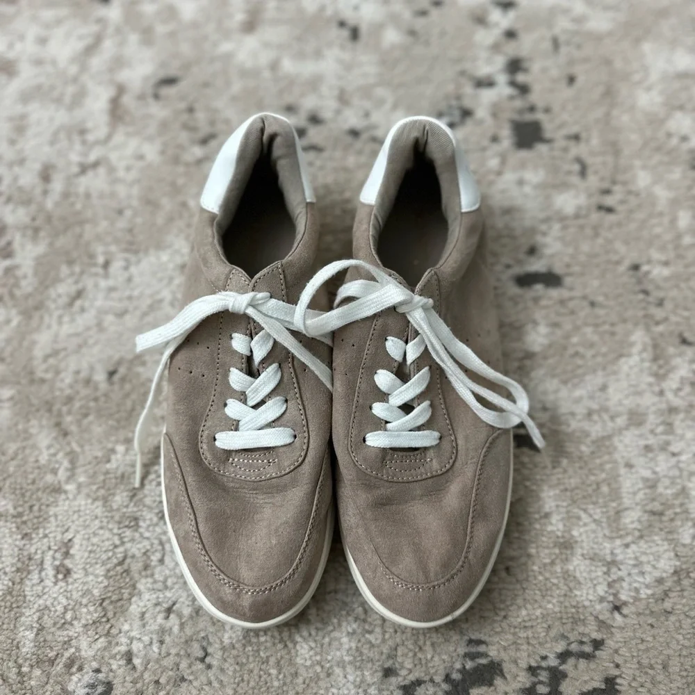 Old Navy Tan and White Sneakers Size 9